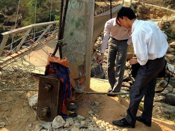 Lai Châu Tiếp tục kiểm tra, đánh giá chất lượng bê tông trụ cổng cầu treo Chu Va 6